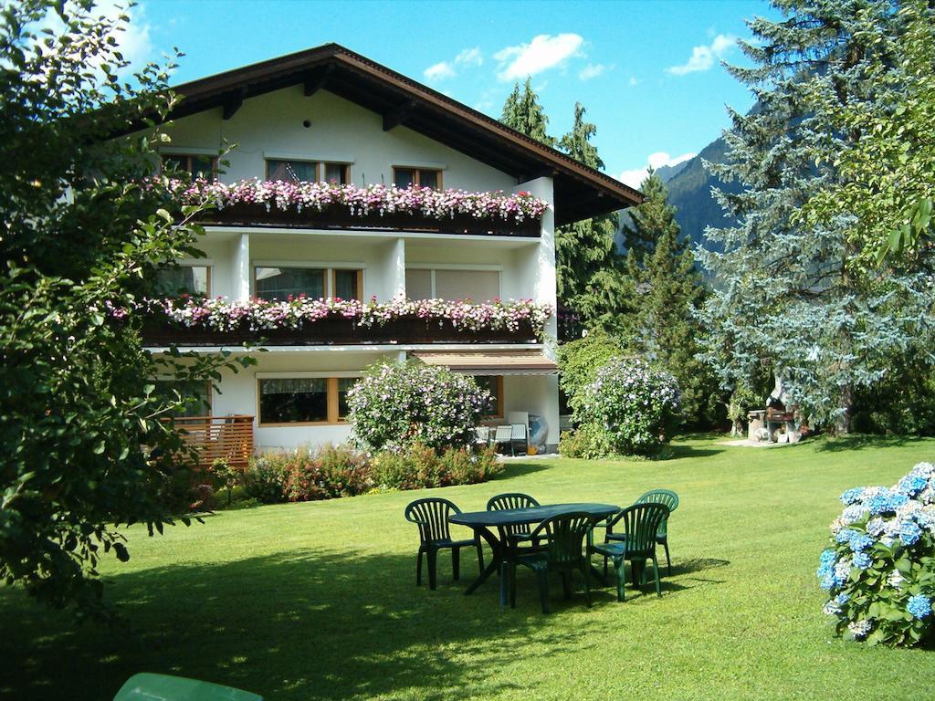 Gaestehaus Ahornblick Майрхофен Экстерьер фото