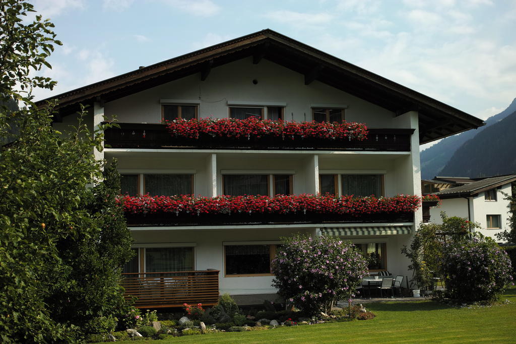 Gaestehaus Ahornblick Майрхофен Экстерьер фото