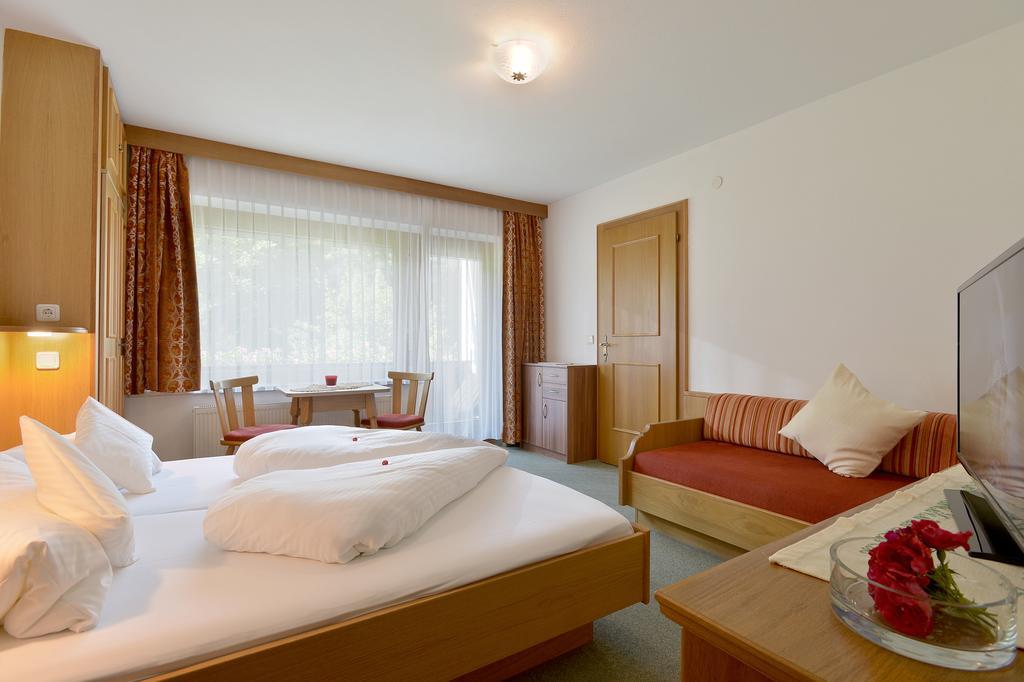 Gaestehaus Ahornblick Майрхофен Экстерьер фото
